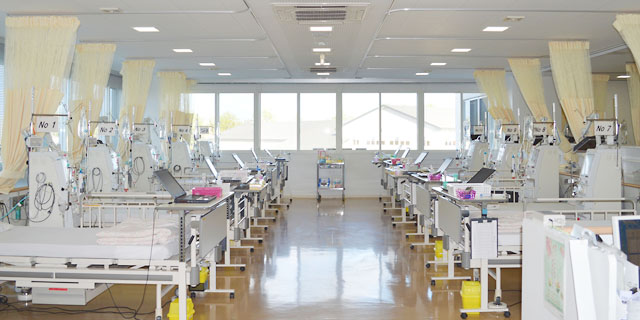 病院内で使用される各種医療機器・装置の操作・管理・保守点検を通じて、高度医療の現場を支えています。